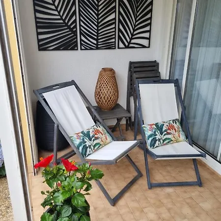 Les Maisons Sur La אגדה